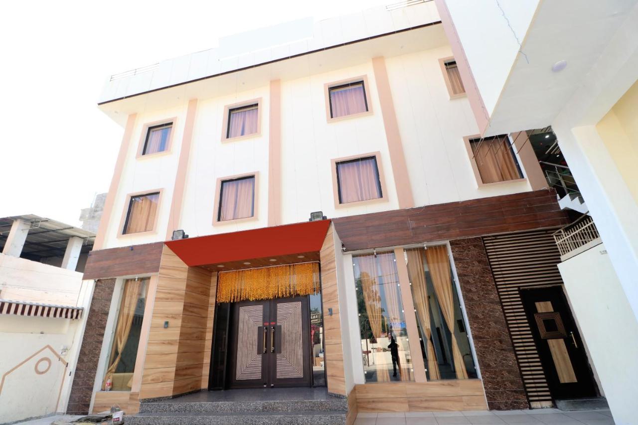 Oyo 23235 Roopmahal & Restaurant Hotel 3*